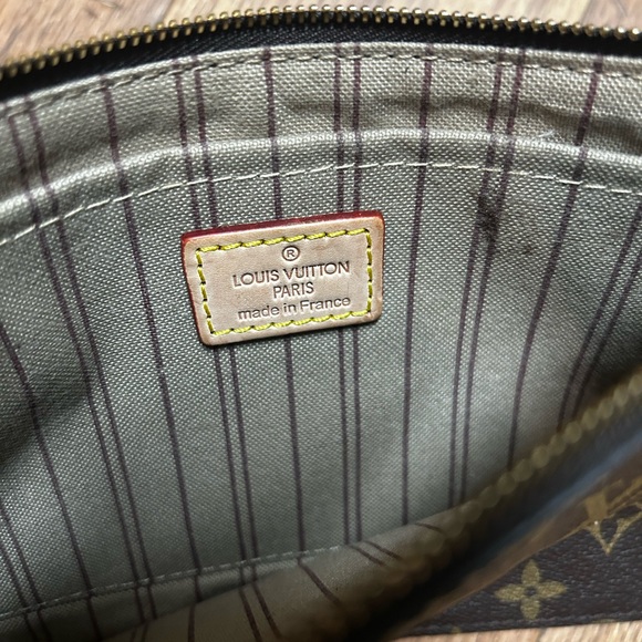 LOUIS VUITTON - Picture 5 of 8